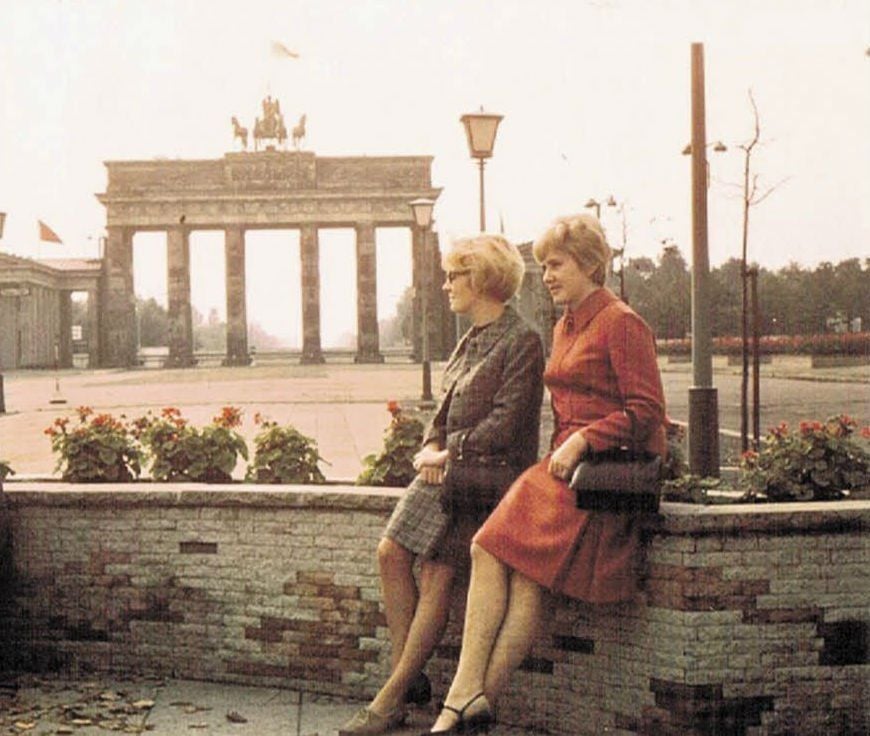 Heimliches Treffen in Ost-Berlin: Die Autorin Margit Boeckh (links) mit ihrer Regensburger Nichte, Oktober 1969.