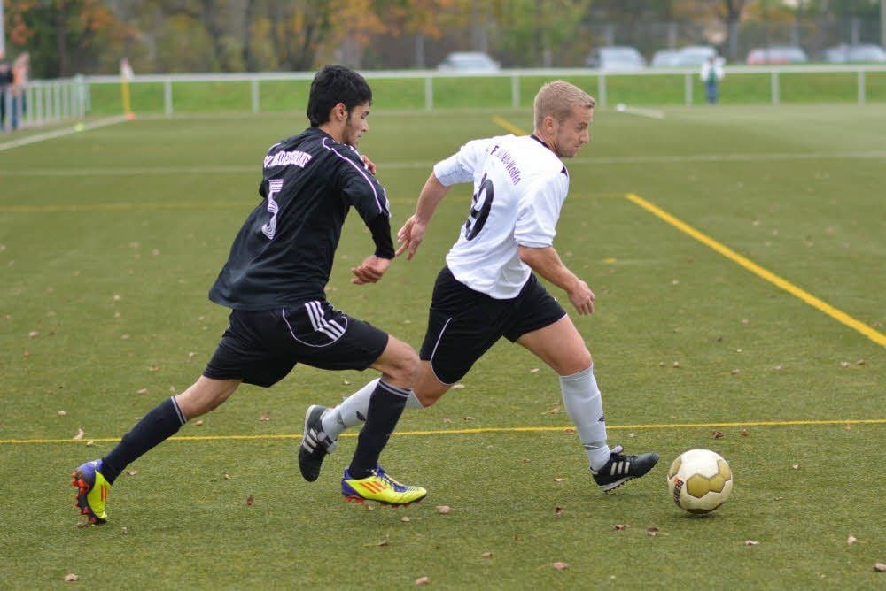 AdelFakhri Ido (l.) kann mit dem SV Friedersdorf II theoretisch kommende Saison in der Kreisliga spielen.