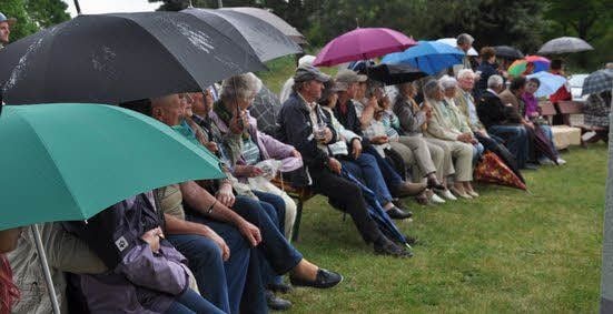 Zuschauer beim Ringreiten in Zemnick.