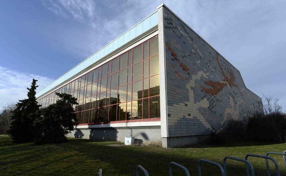 Hinrichs baute auch die Schwimmhalle Neustadt.