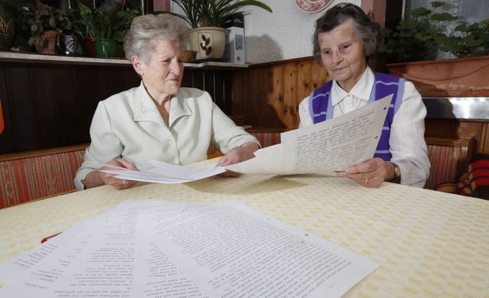 Freundinnen seit Jahrzehnten: Ingeborg Hermann (l.) und Ingeborg Reuter, Jahrgang 1932. Beide sind im Heimatverein Raguhn aktiv.