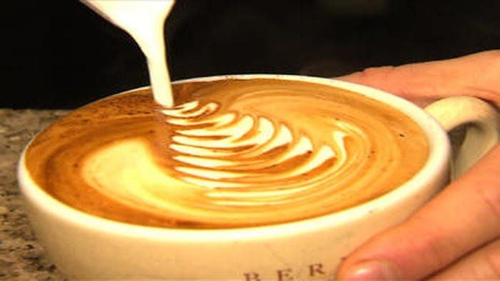 Köstlicher Kaffee hat seinen Preis – gute und pflegeleichte Espressomaschinen gibt es ab rund 400.
