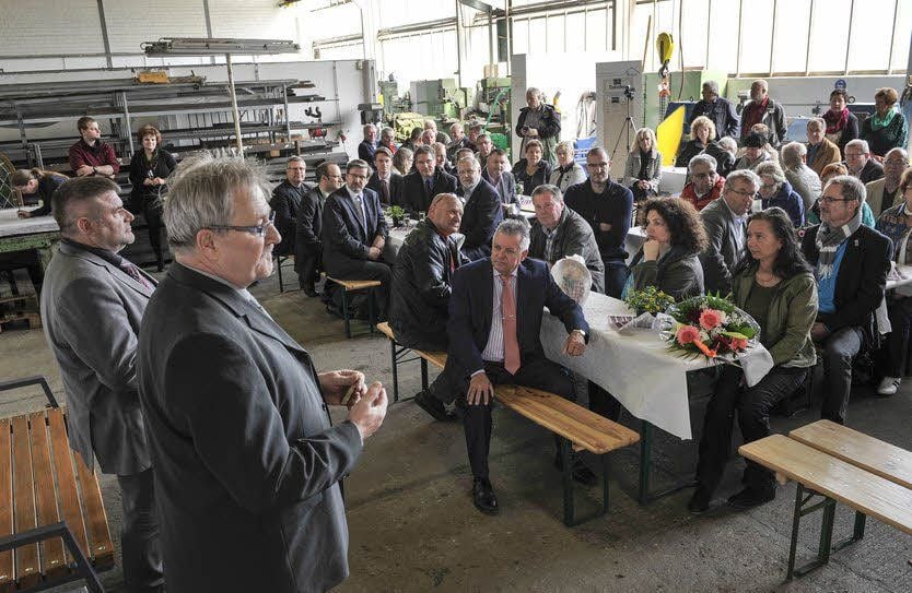Ronald Maaß (li.) und Bernd Leisering begrüßen ihre Gäste.