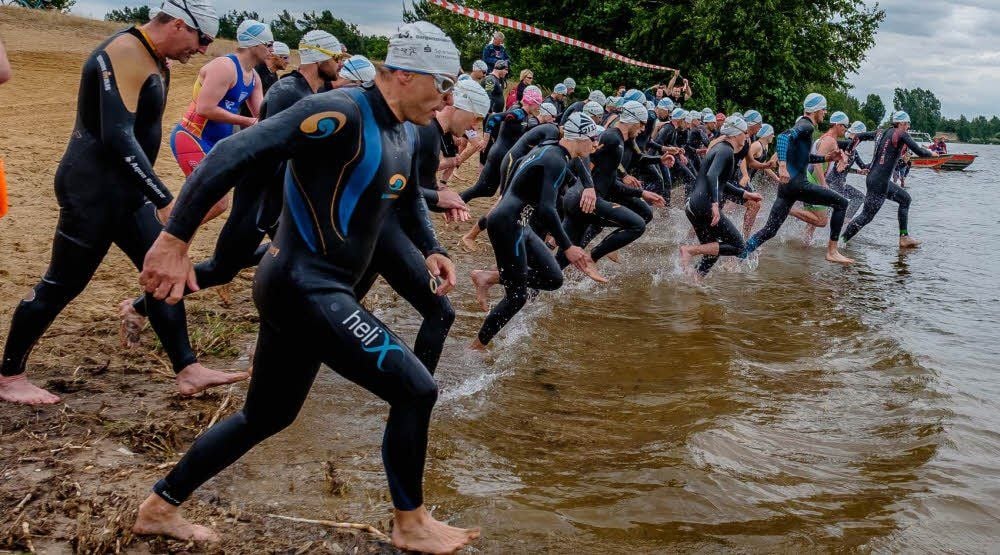 Die Landesmeisterschaften Sprint wurden am Bergwitzsee in zwei Wellen gestartet. Insgesamt kämpften 130 Triathleten um den Titel.