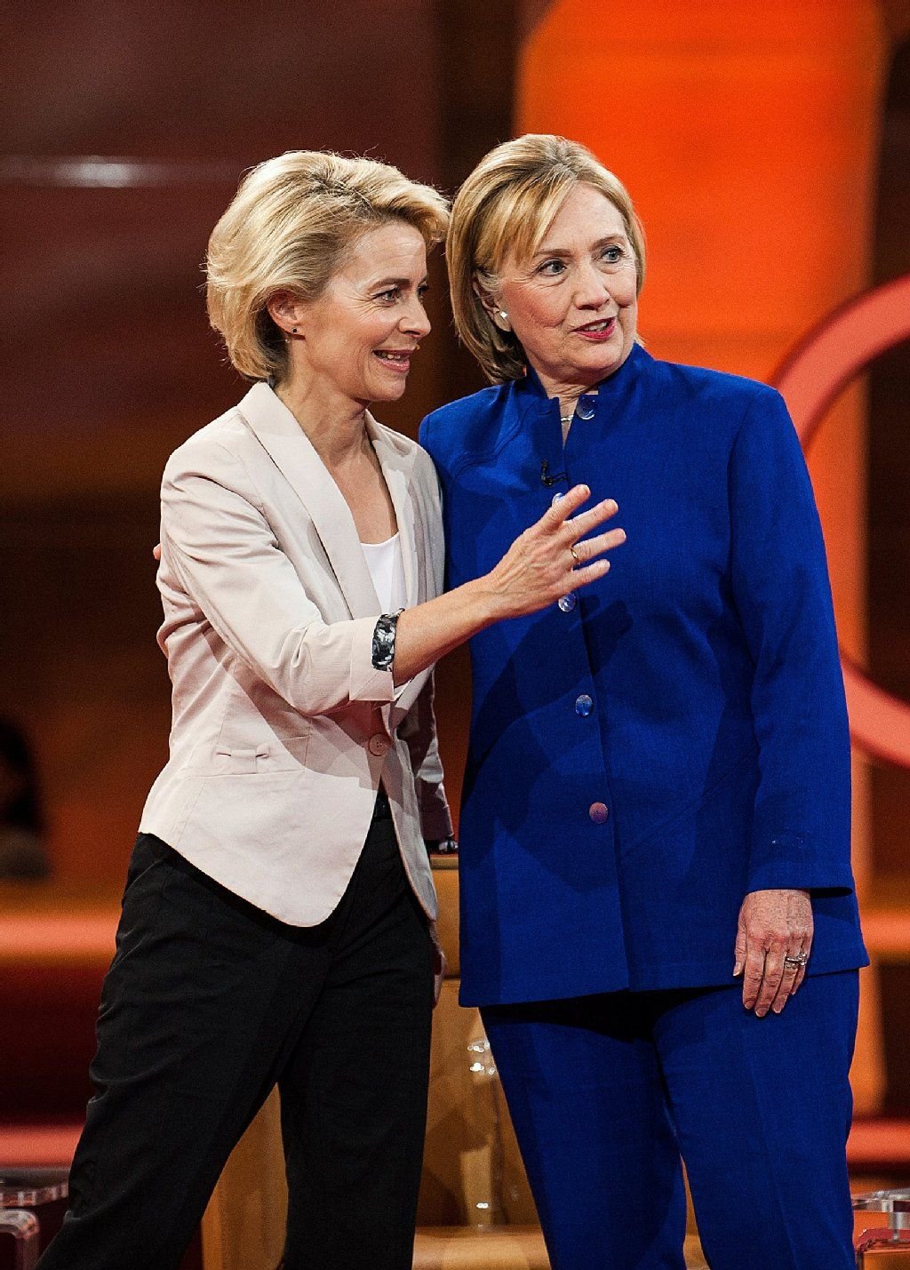 Frauen an der Macht: Verteidigungsministerin Ursula von der Leyen und die vielleicht nächste Präsidentin der USA Hillary Clinton