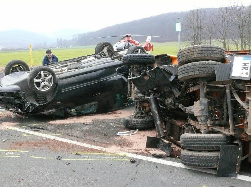 Ein VW Sharan und ein Multicar sind bei Ilsenburg zusammengestoßen.