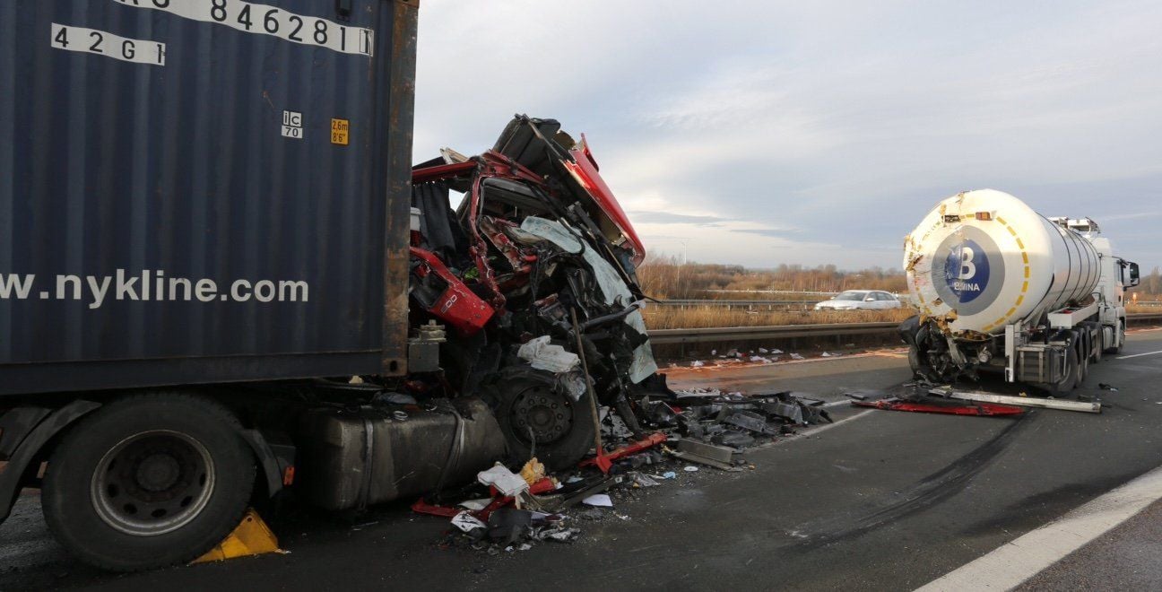 Auf der A14 bei Halle fuhren zwei Lkw ineinander.