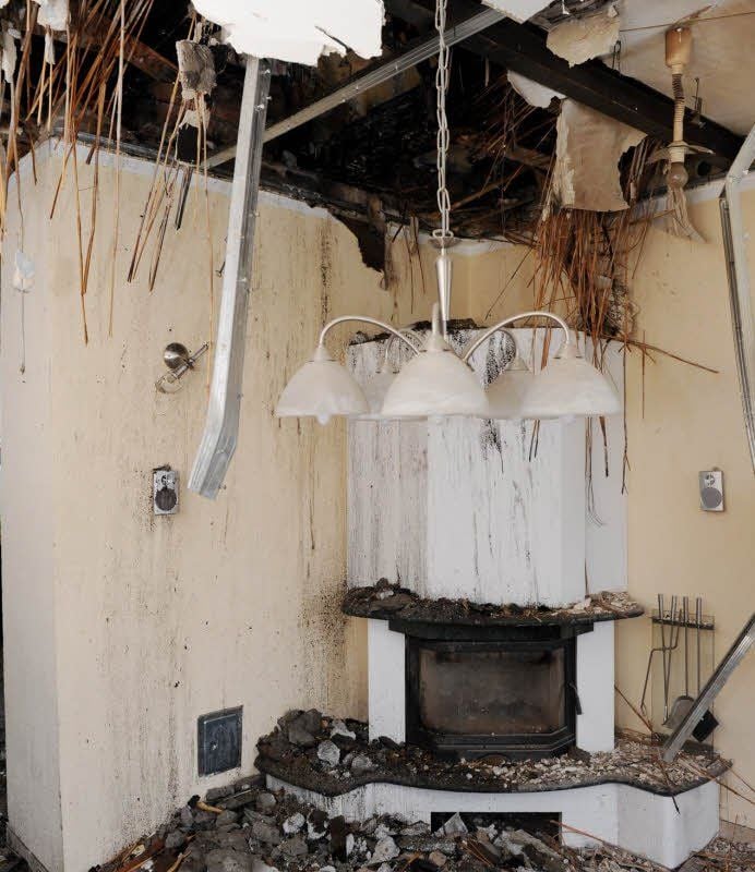 Der Schwelbrand richtete großen Schaden im Haus an.