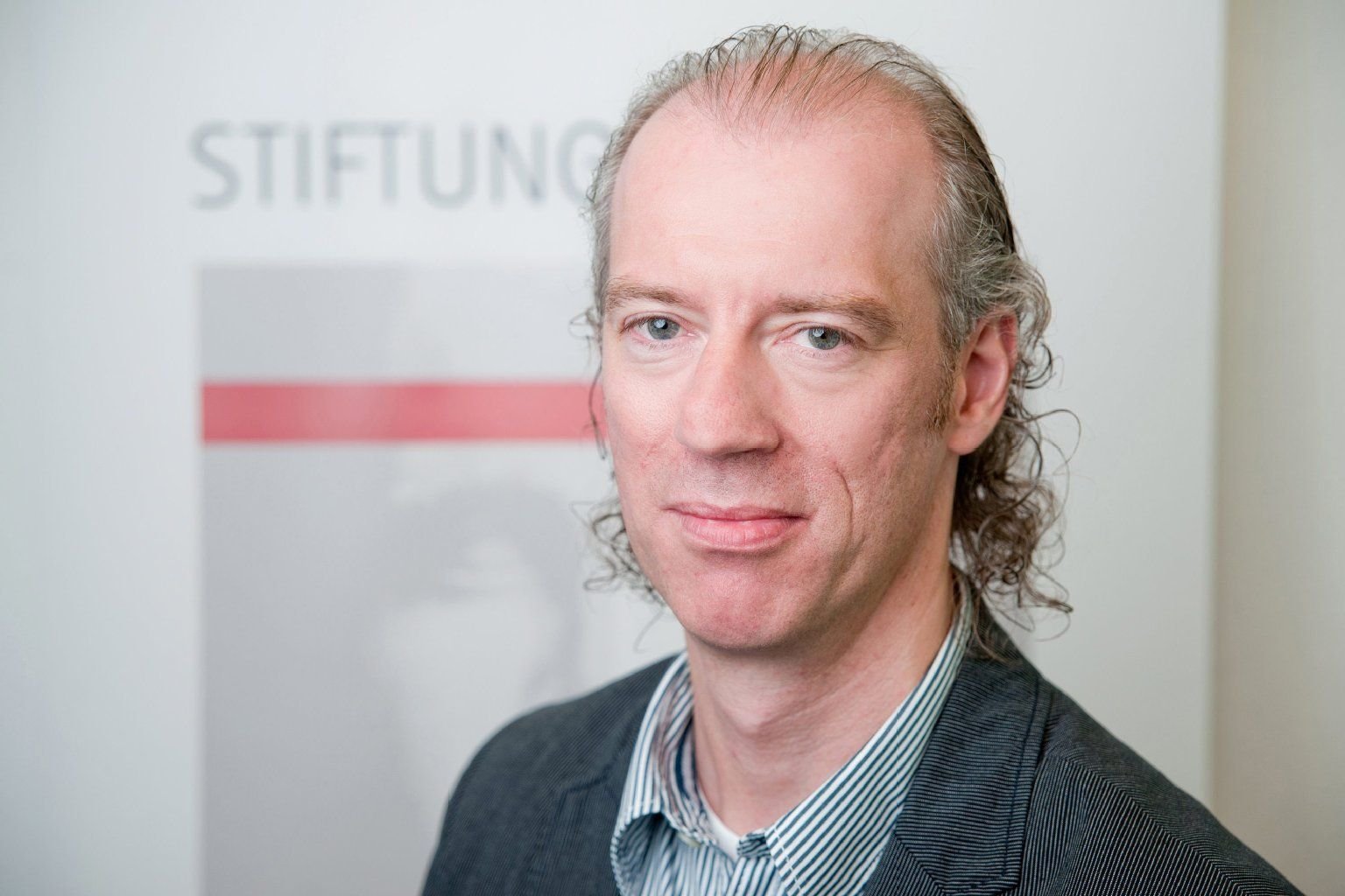Der Diplom-Musiktherapeut Marco Vollers ist Schlaganfall-Kinderlotse und leitet eine therapeutische Abteilung im Neurologischen Reha-Zentrum Friedeforst in Bremen.