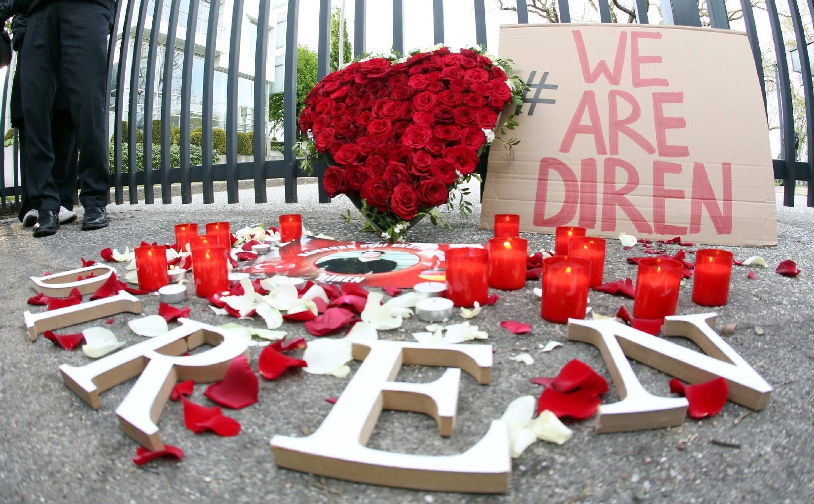 Die Anteilnahme an Direns Tod ist nicht nur in Hamburg groß.