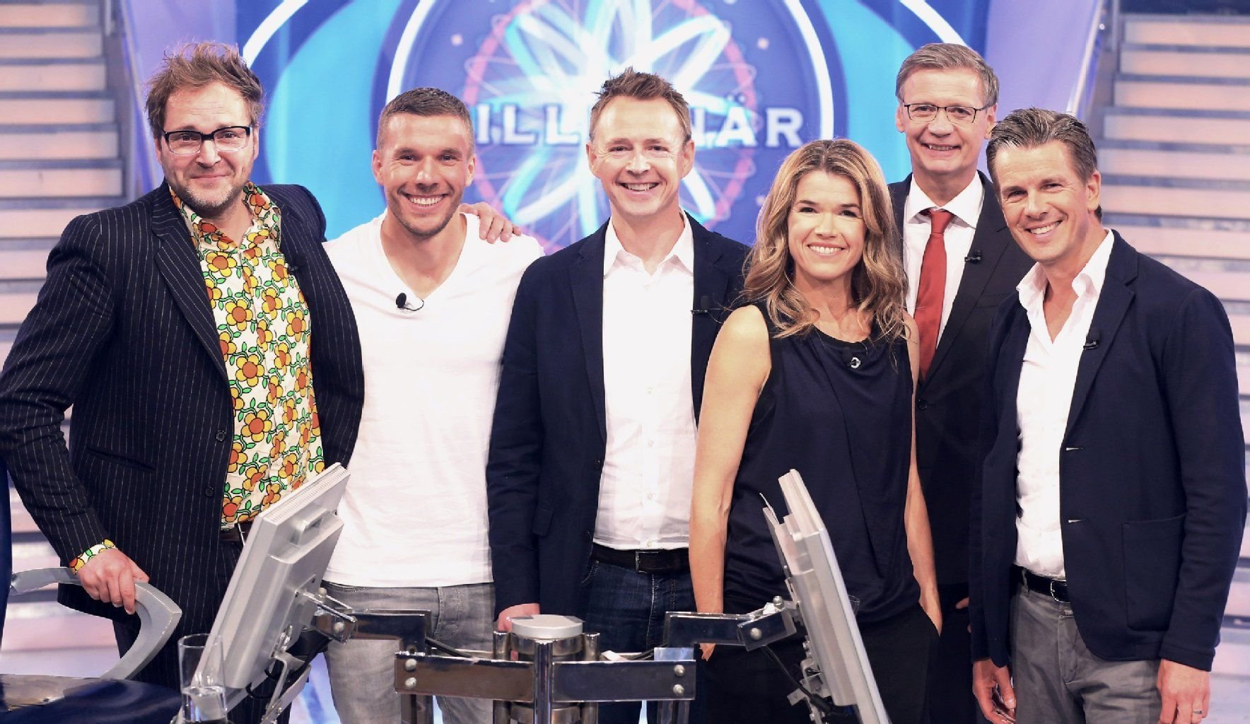 Paul Panzer, Lukas Podolski, Holger Stromberg, Anke Engelke, Moderator Günther Jauch und Markus Lanz (v.l.:).