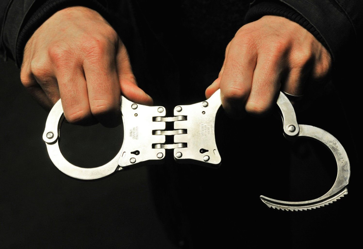 Fesselspiele mit Handschellen: Die Polizei musste einem Liebespaar in Erfurt zu Hilfe kommen.