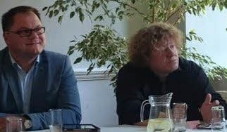 Wie sieht die Zukunft des Mansfeld-Museums aus? Kurator Ralf Würth (rechts mit Bürgermeister Kavalier) will ein Kunstprojekt im Humboldtschloss installieren. Dagegen regt sich heftiger Widerstand.