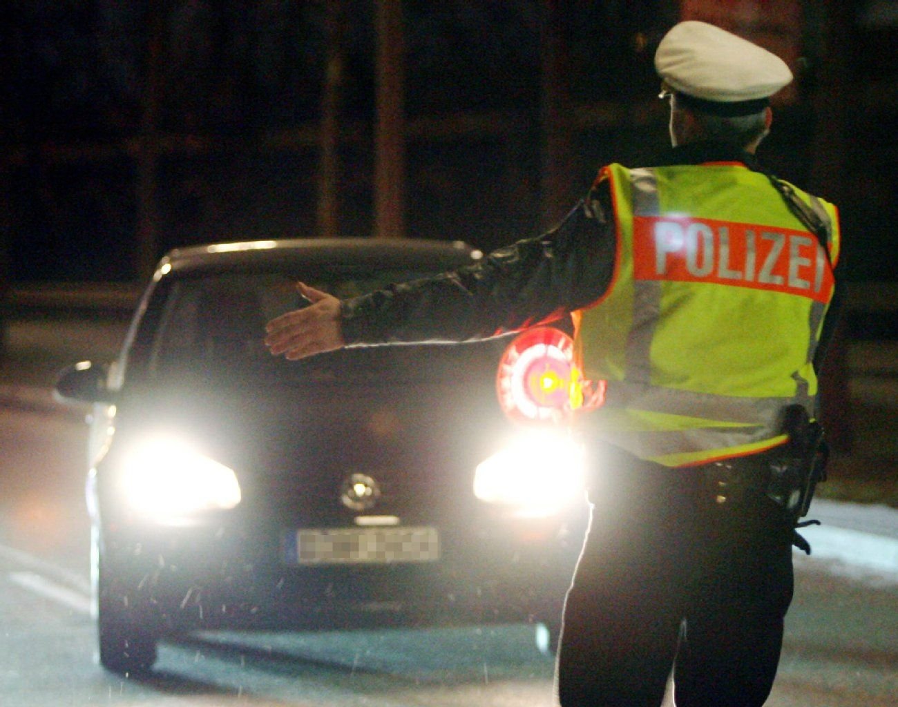 Eine Verkehrskontrolle von der Polizei.