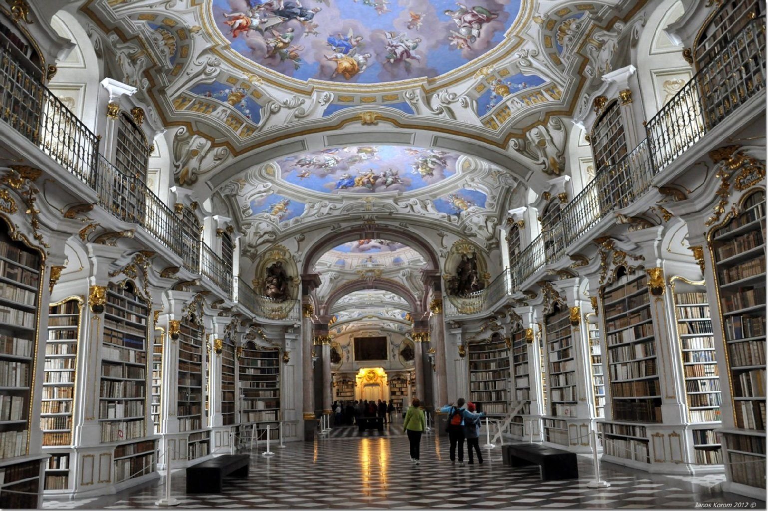 Die Stiftsbibliothek Admont ist im barocken Stil gehalten und wurde 1776 fertiggestellt.