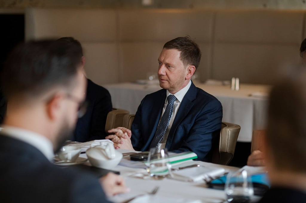 Sachsens Regierungschef Michael Kretschmer besucht Moskau und spricht mit Putin über den Fall Nawalny.