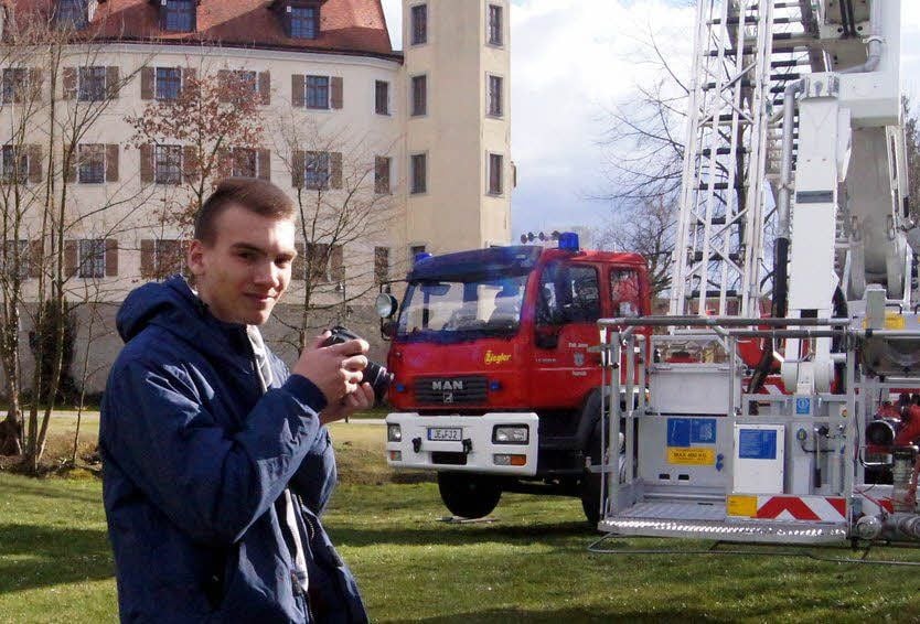 Philipp Küßner hat die Kamera im Anschlag.