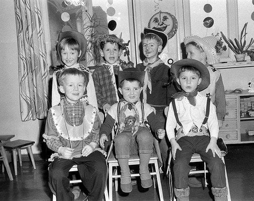 Cowboy und Indianer! Ein Höhepunkt im DDR-Kindergartenjahr war der Fasching.