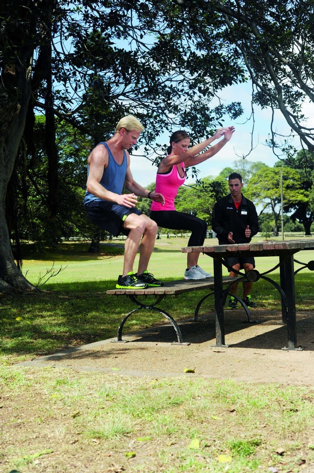 Functional Training muss nicht im Studio stattfinden. Ketten wie Fitness First bieten die Übungen auch im Freien an.