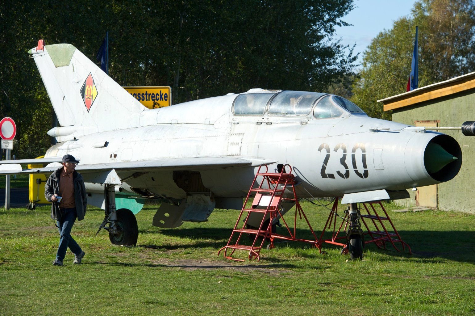 Ein Jagdflugzeug vom Typ MiG-21