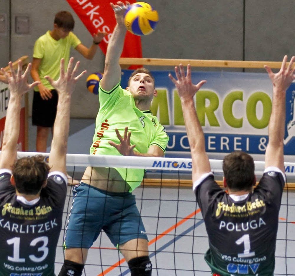 Erst seit kurzem dabei und schon ein Lichtblick: Der Pole Jan Krol (Mitte) war nach Yannick Harms und Ruben Schott der drittbeste Angreifer des CVM bei der Niederlage gegen Coburg/Grub.