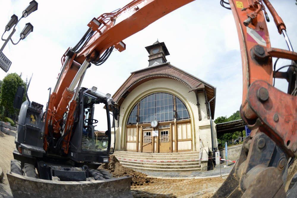 Die Stadt hat einem Finanzinvestor das alte Bahnhofsgebäude in Bad Kösen abgekauft und will es nun wieder herrichten.