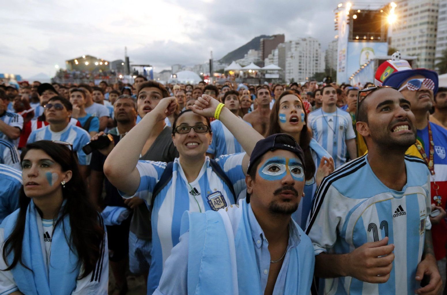 Argentinische Fans fiebern in Rio de Janeiro mit ihrer Mannschaft mit.