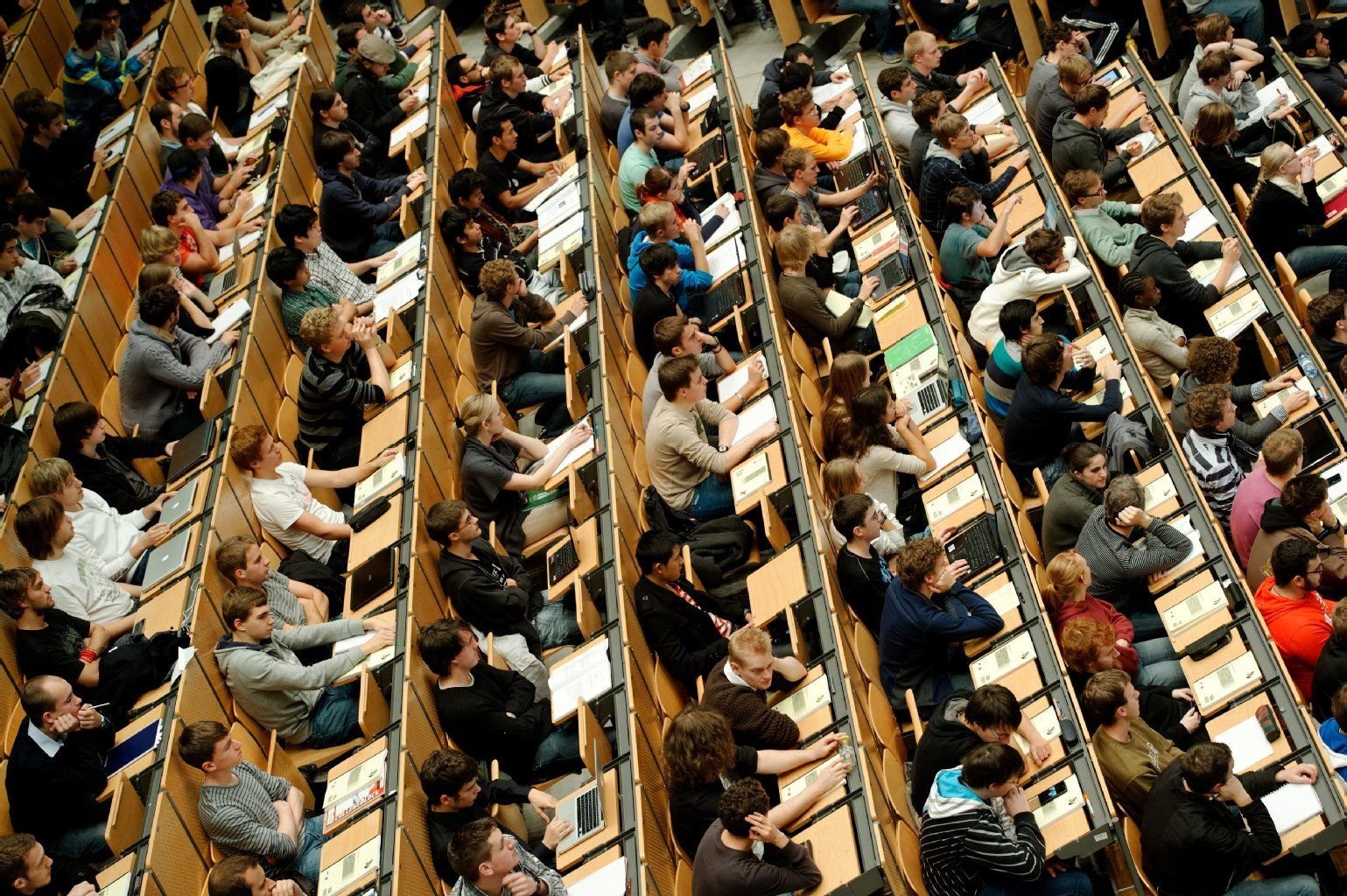 Das Verbot einer stärkeren Bund-Länder-Zusammenarbeit bei Hochschulen wird gelockert.