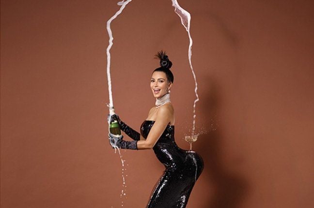 ImPOsant eingeschenkt: Kim Kardashian auf dem Cover des "Paper"-Magazines.