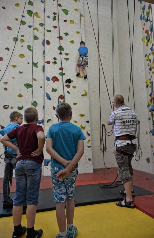 Robin Stief feierte im Kletterturm mit Freunden seinen Geburtstag.