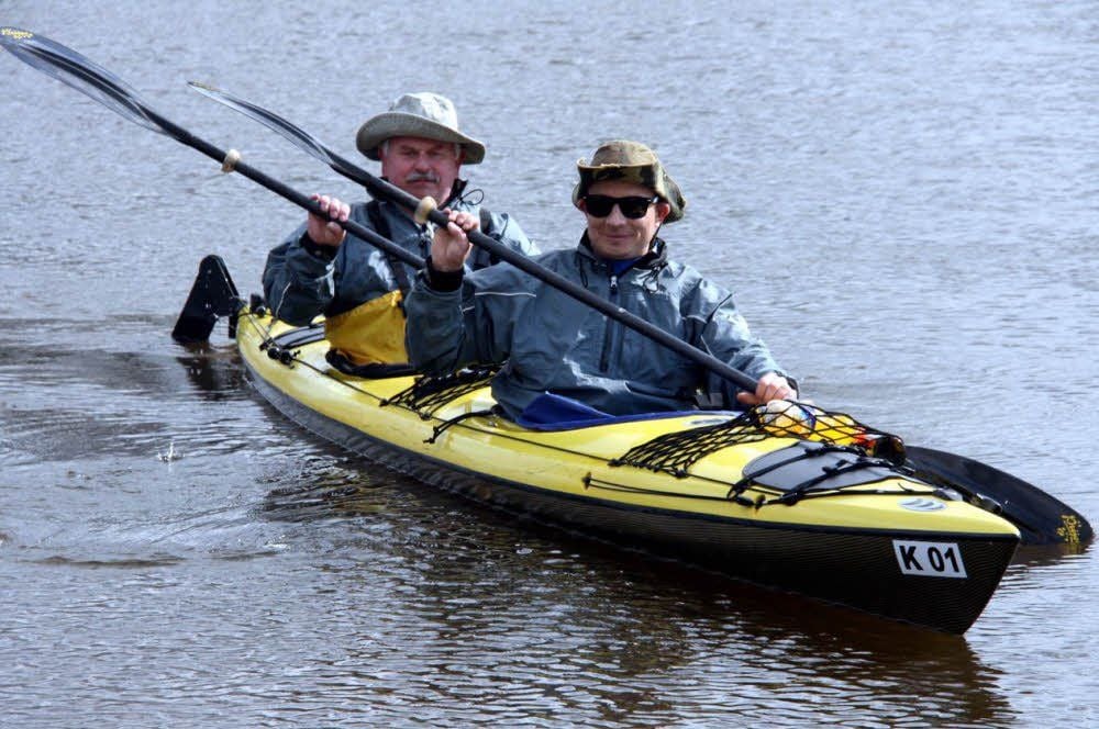 Einmal Klöden hin und zurück sind Vater Lutz Rotte und Sohn Andreas gemeinsam gepaddelt. In den nächsten Monaten werden sie in dem zitronengelben Boot viele Kilometer auf dem Wasser zurücklegen.