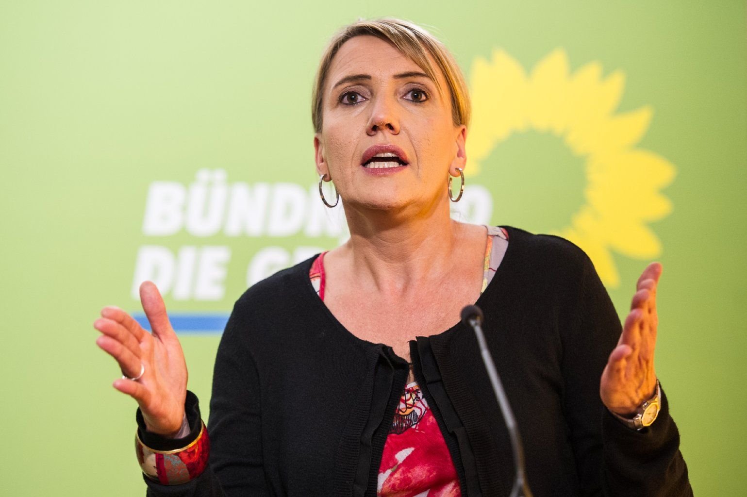 „Von der Idee, weitere Länder als sichere Herkunftsstaaten einzustufen, sind wir Grüne nicht überzeugt“, erklärte Simone Peter.