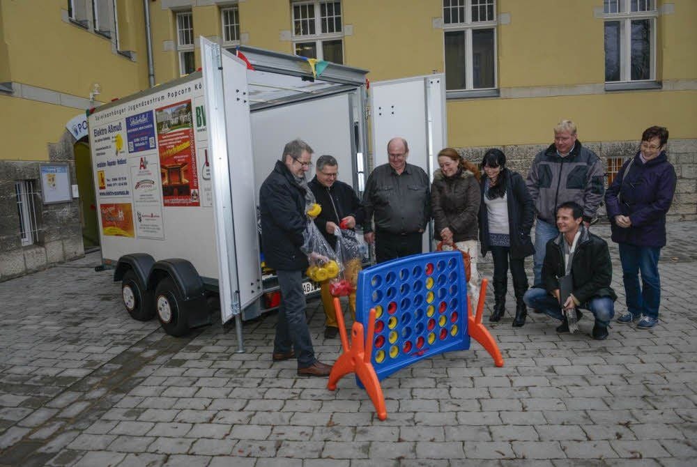 Uwe Raubaum und Horst Leischner (v.l.) beim Strategie-Spiel „Vier gewinnt“.