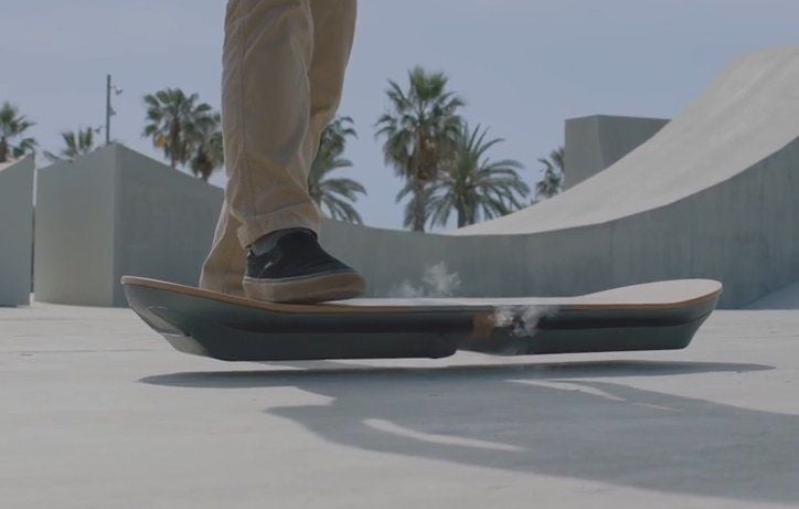 Keine Witz! Lexus will das Hoverbord aus „Zurück in die Zukunft“ auf den Markt bringen.