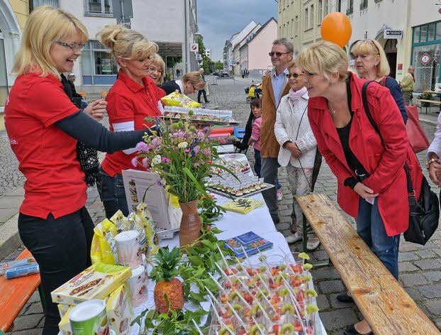 Eine bunte Vielfalt an Angeboten hat Besucher jeden Alters zum Quartiersfest in die Johannisstraße gelockt.