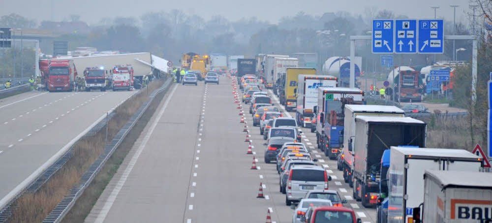 Auch in der Gegenrichtung bildete sich ein Stau. Die A 9 blieb in Richtung Berlin für Stunden gesperrt.