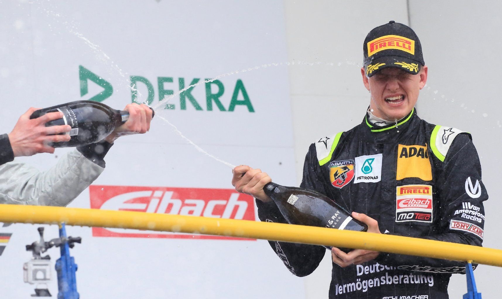 Mick Schumacher wurde beim Saisonauftakt mit seinem neunten Rang als bester "Rookie" im Klassement ausgezeichnet.