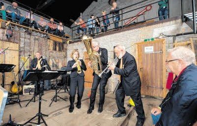 Im Lokschuppen in der Frachtstraße eröffnete „Hermans Dixie Express“ die Samstagmorgensession.