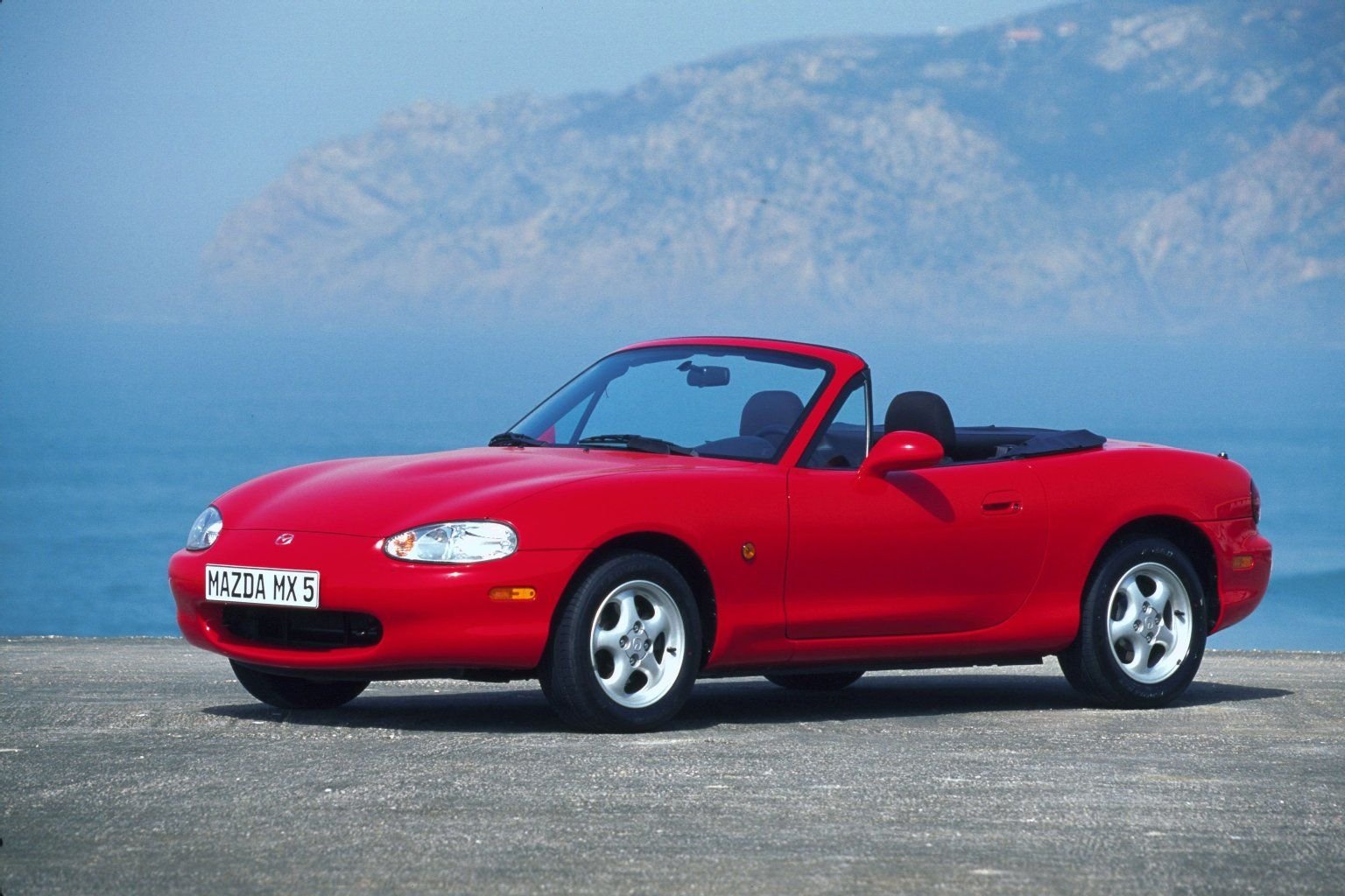 Die zweite Generation des Mazda MX-5 mit Mandel-Augen. (1998 bis 2005)