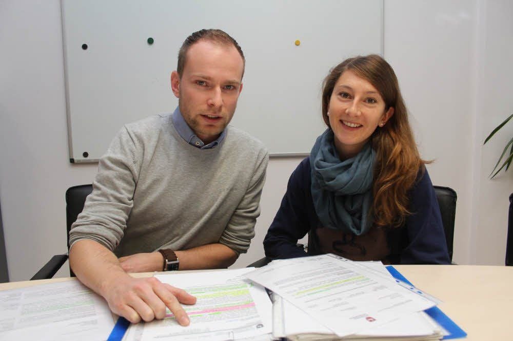 Sara Patzelt und Benjamin Hankel können in die Unterlagen schauen wie sie wollen, die Ablehnung des Kultusministeriums steht.