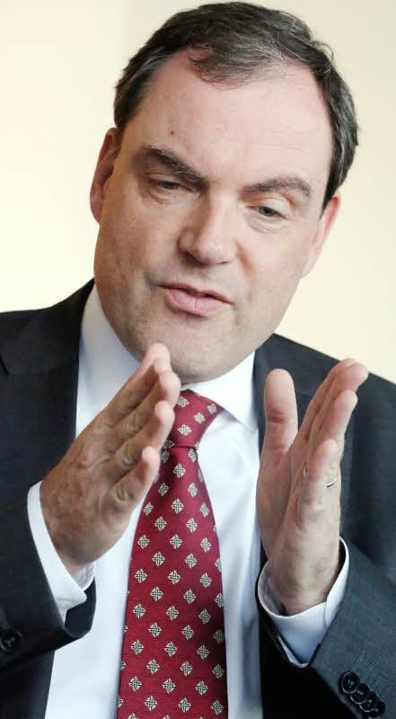 Martin Buhl-Wagner wurde im sächsischen Annaberg-Buchholz geboren. Seit Oktober 2010 führt der 48-jährige Wirtschaftsingenieur die Leipziger Messe. Diese erwirtschaftete im vergangenen Jahr einen Umsatz von rund 88,1 Millionen Euro. 1,2 Millionen Gäste besuchten 2013 die Messe.
