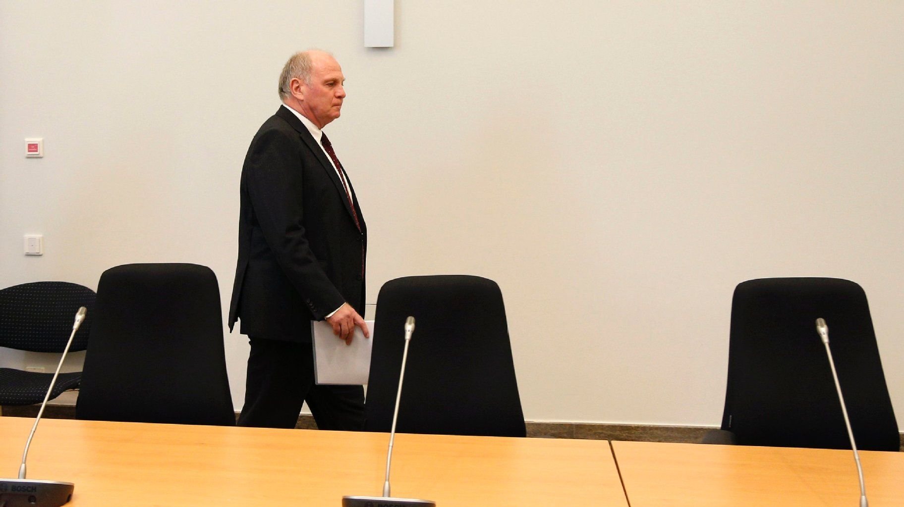 FCB-Präsident Uli Hoeneß muss sich vor Gericht verantworten.