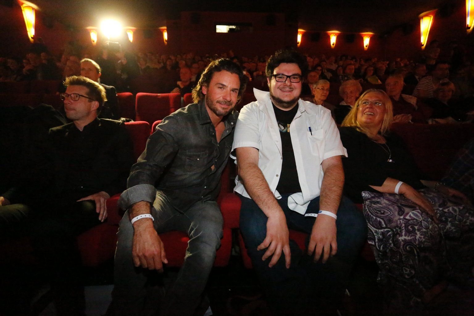 Freuen sich über die gelungene Premiere am Dienstagabend in Halle: Stephan Luca (links) und Axel Ranisch im Cinemaxx.