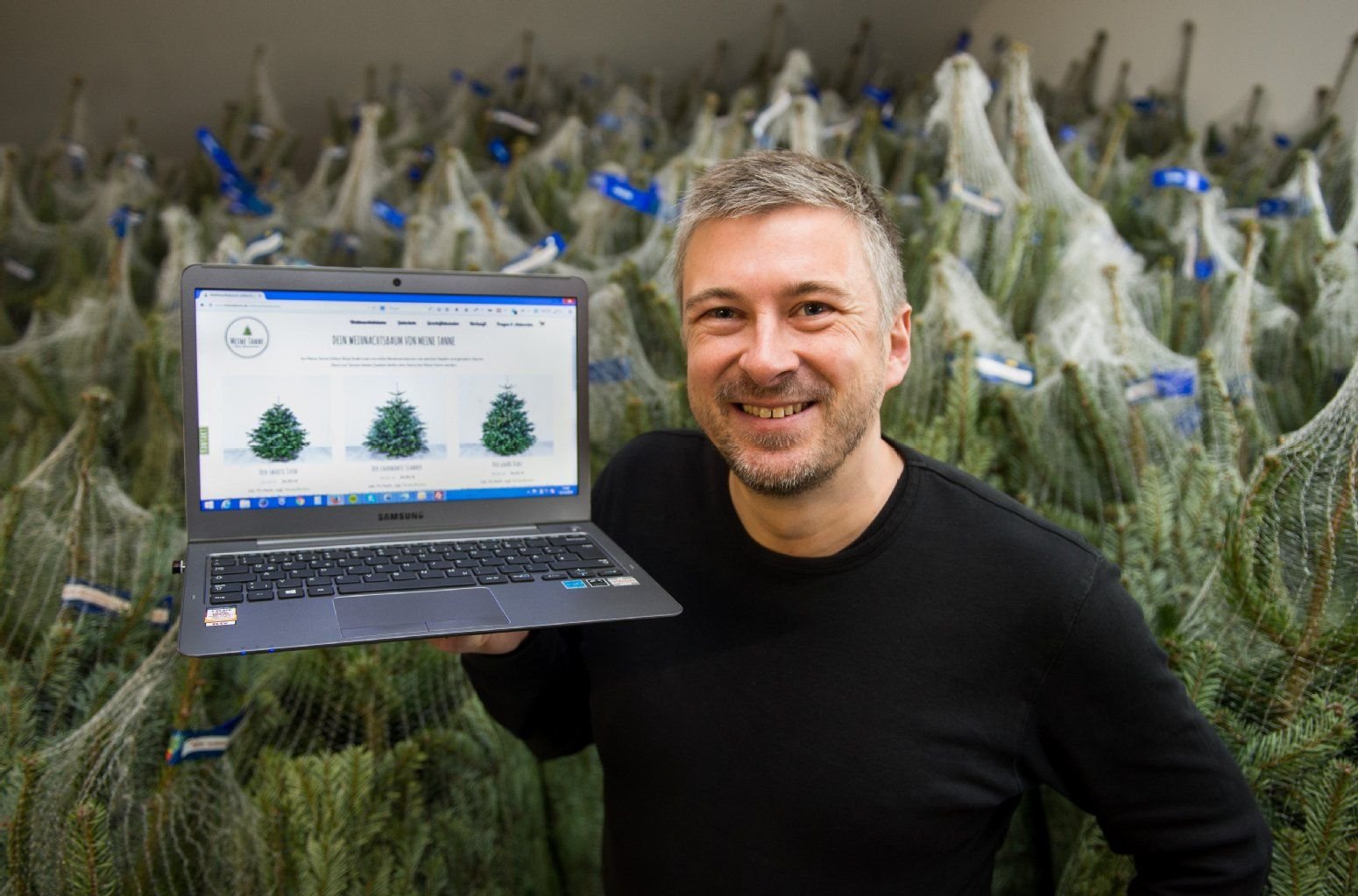 Die Weihnachtsbäume können im Internet bestellt werden und erreichen den Kunden innerhalb von drei Werktagen.