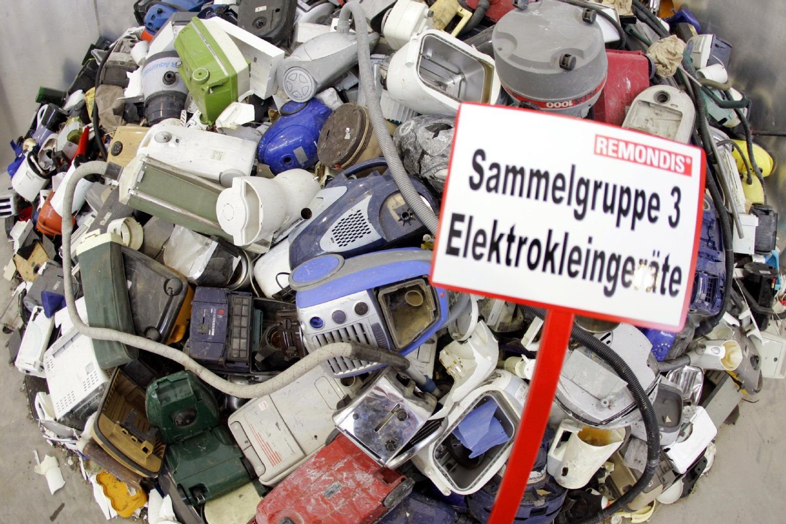 Ausrangierte Elektrogeräte sollen künftig kostenfrei entgegen genommen werden.