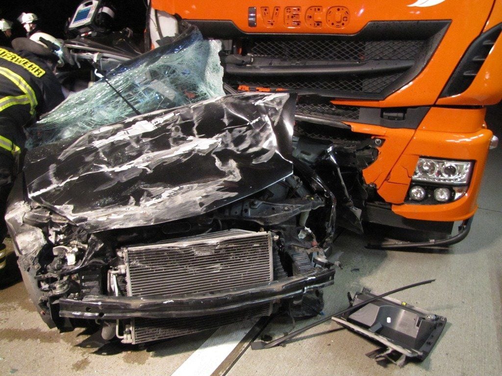 Ein 30-Jähriger wurde bei einem A2-Unfall getötet.