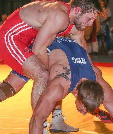KAV-Ringer Marc Wentzke (rot) gegen Christian Fetzer