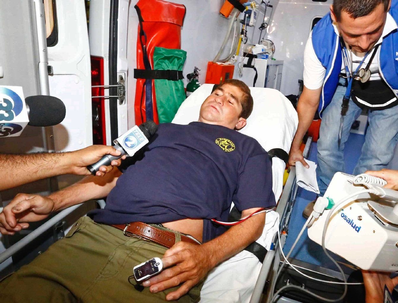 Der erschöpfte José Salvador Alvarenga bei der Ankunft in El Salvador.