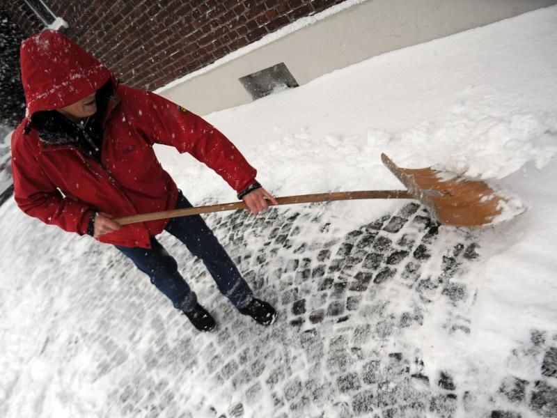 Harte Arbeit: Im Winter muss der Schnee vor der Haustür geräumt werden.