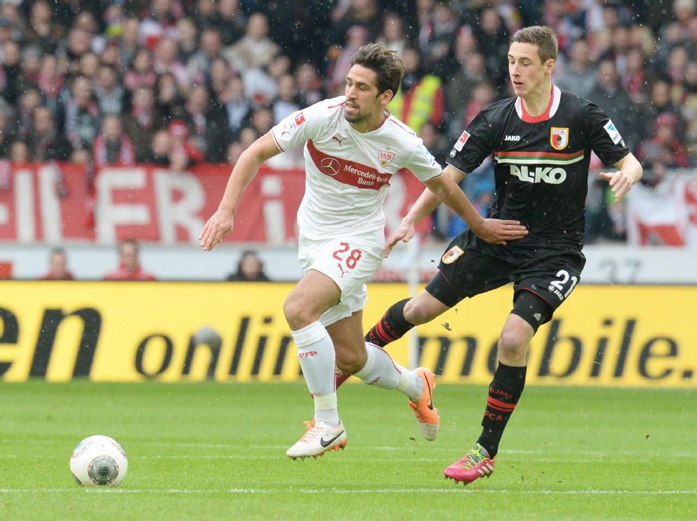 Rani Khedira (li.) wechselt vom VfB Stuttgart zu RB Leipzig.
